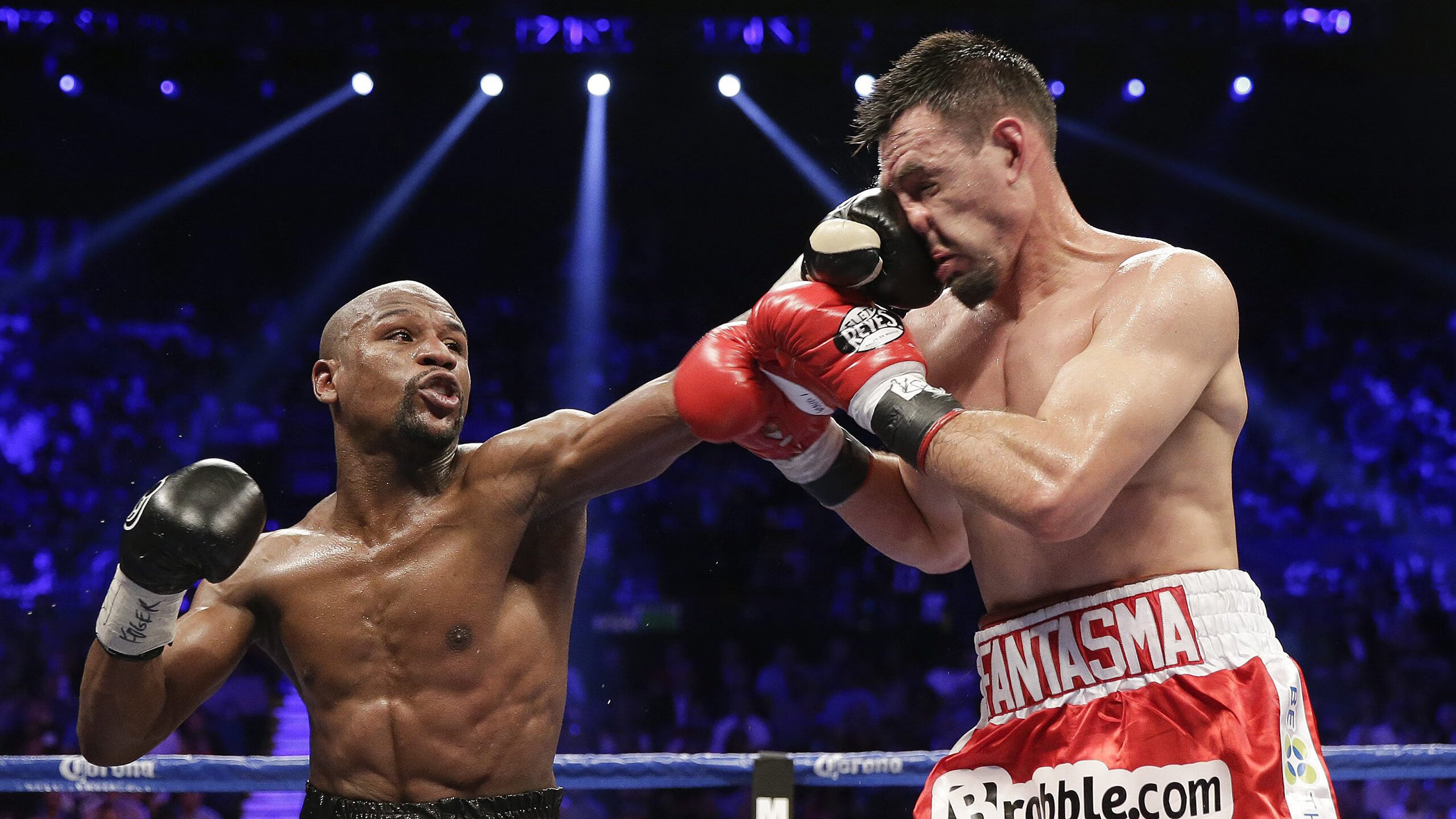 英格兰骑手莎拉·摩根在巴黎奥运会障碍赛中获得第十二名,展现坚韧精神。