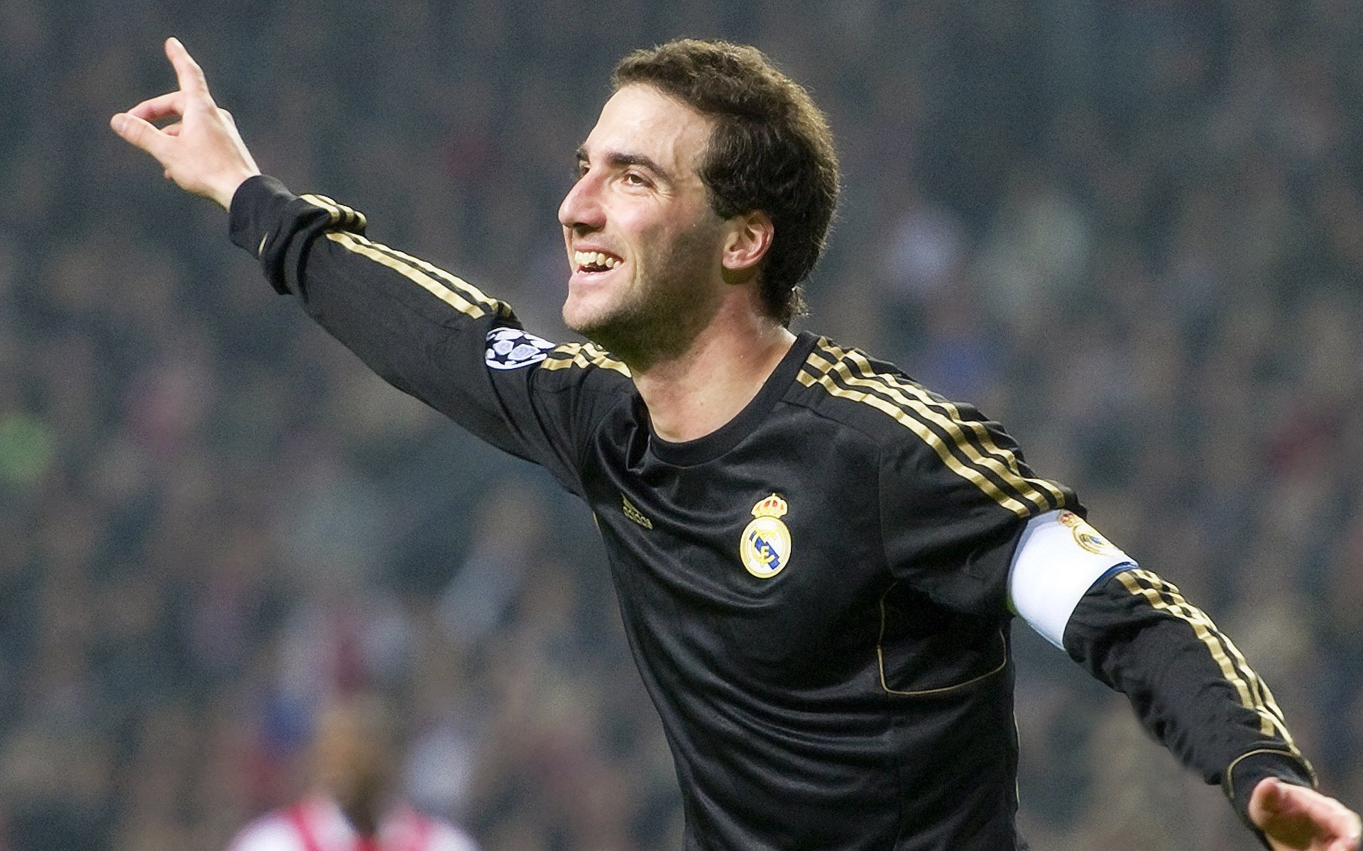 阿根廷球队在南美洲锦标赛上夺冠,全队欢呼,南美足球阿根廷